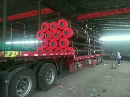 **濮陽市聚氨酯保溫管道：為城市溫暖護航**

在濮陽市的每一個角落，都有一種不可或缺的建筑材料默默守護著城市的溫暖——那就是聚氨酯保溫管道。這種看似普通的管道，實則蘊含著科技的智慧和品質(zhì)的保證，為城市的繁榮發(fā)展注入了源源不斷的動力。

聚氨酯保溫管道以其卓越的保溫性能和耐用性，在濮陽市的各類建筑項目中得到了廣泛應用。無論是居民樓、商業(yè)綜合體還是工業(yè)廠房，都離不開它的身影。這種管道采用先進的聚氨酯材料制成，能夠有效減少熱量損失，提高能源利用效率，為城市的節(jié)能減排事業(yè)作出了積極貢獻。

在濮陽市的冬季，聚氨酯保溫管道更是發(fā)揮著不可替代的作用。它能夠有效抵御嚴寒的侵襲，保證管道內(nèi)的介質(zhì)溫度穩(wěn)定，為居民提供舒適的居住環(huán)境。同時，其優(yōu)異的耐腐蝕性能也確保了管道的長期穩(wěn)定運行，減少了維護成本和時間。

除了保溫性能外，聚氨酯保溫管道還具有良好的環(huán)保性能。它采用環(huán)保材料制成，無毒無味，不會對環(huán)境造成污染。在生產(chǎn)和安裝過程中，也嚴格遵守環(huán)保法規(guī)，確保每一根管道都符合環(huán)保標準。

濮陽市的聚氨酯保溫管道，不僅是城市建設的得力助手，更是城市溫暖的守護者。它以其卓越的性能和品質(zhì)，贏得了廣大用戶的信賴和好評。在未來的日子里，它將繼續(xù)為濮陽市的繁榮發(fā)展貢獻自己的力量，為城市的溫暖護航。